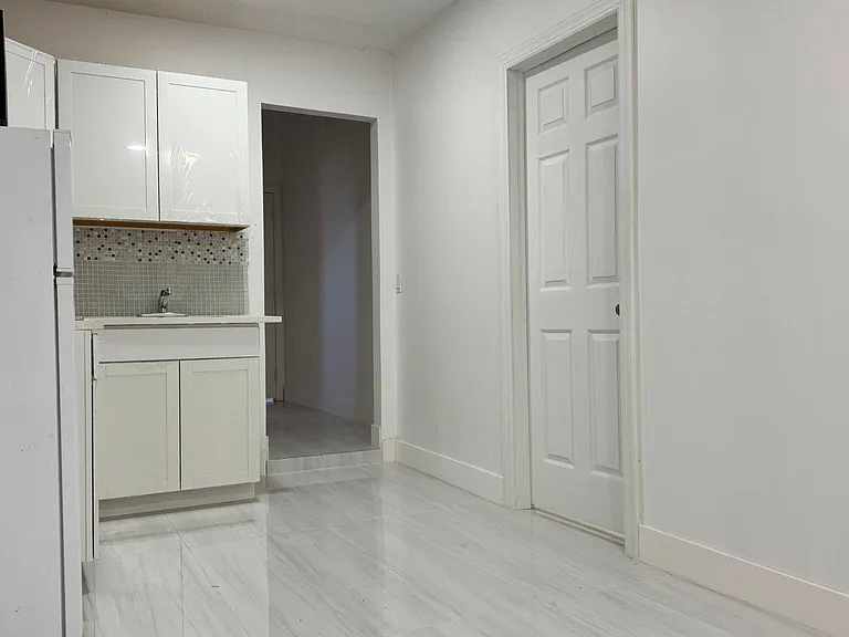 678 SW Pueblo Ter — Photo 3