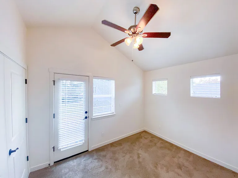 7924 SE Milwaukie Ave — Photo 5