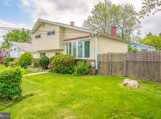 5928 Holland Rd, Rockville, MD 20851