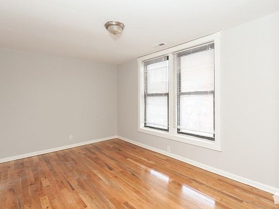 4th image of 2602 W Le Moyne St #2E