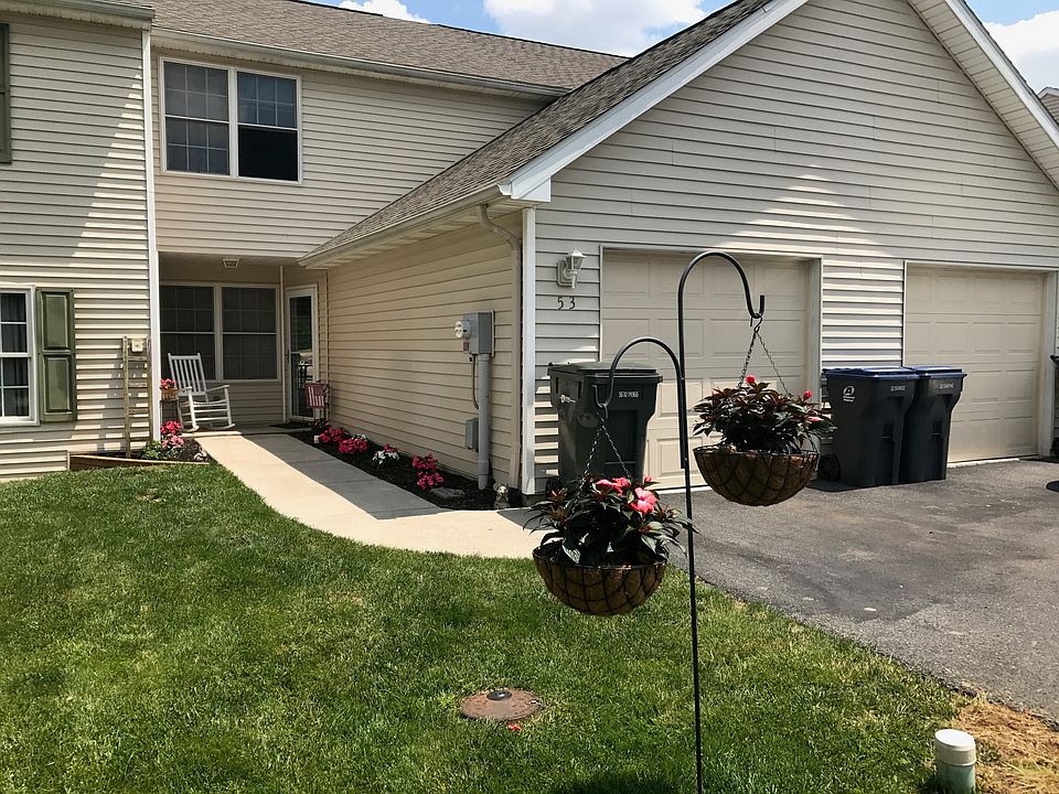 Beautiful front entry. 