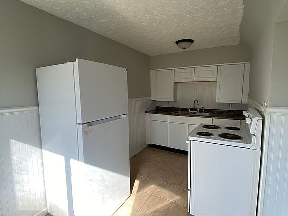 3rd image of 607 W Fairview Ave #10