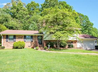 1105 Foxfire Rd, Kernersville, NC 27284