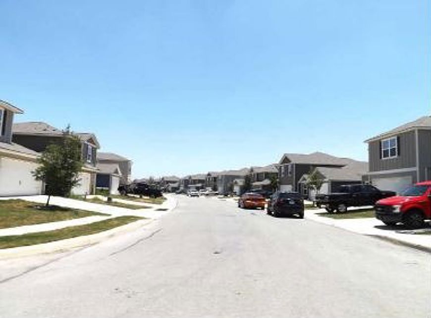 Exterior Neighborhood (street photo)