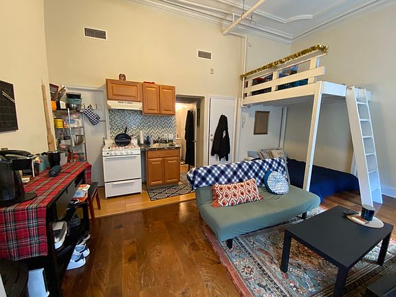 2nd image of 2123 Walnut St APT 3F