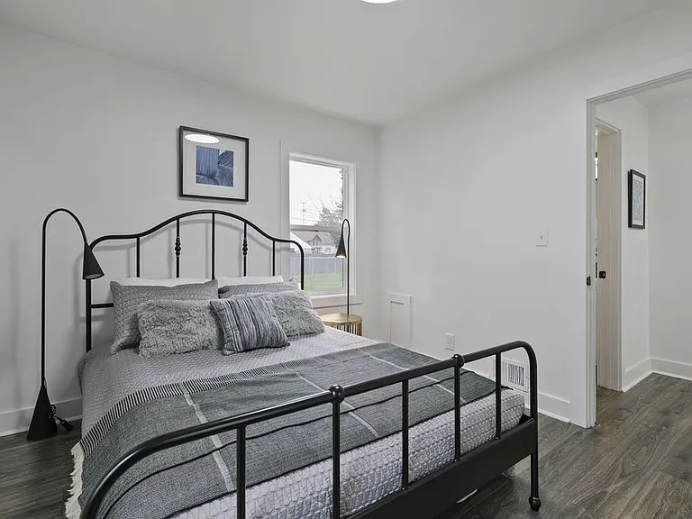 2254-2256 Hiawatha Park Dr — Photo 15