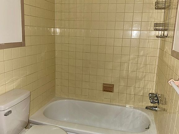 2nd image of 117 Elm Ave APT 1