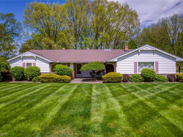 1957 Caronia Dr, Lyndhurst, OH 44124