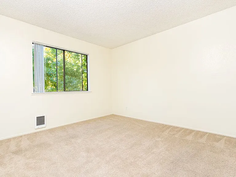 Mission Sierra Apartments — Photo 24