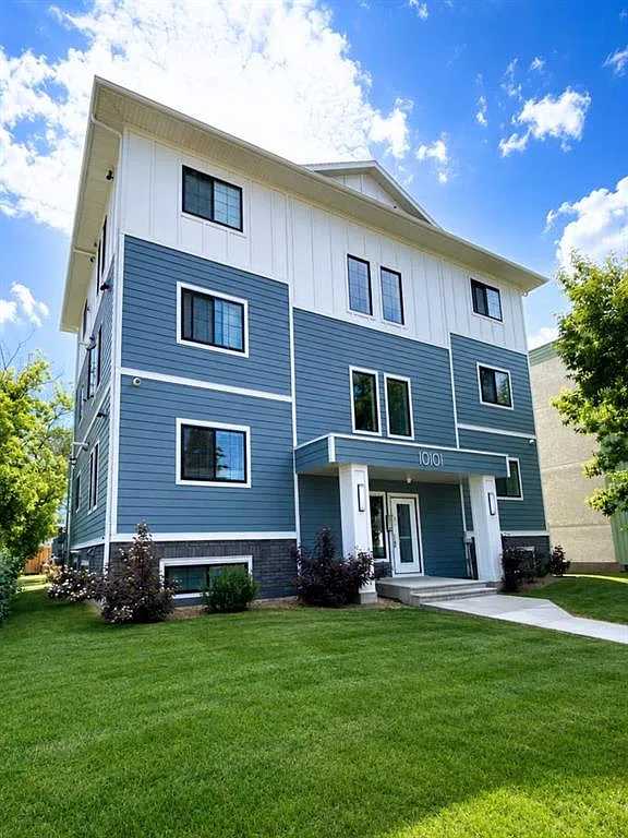 2 bed, 1.0 bath, 600 sqft, $1,700 — Photo 2