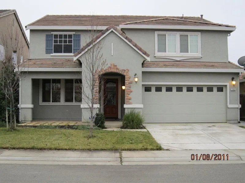 1082 Ashford Ln photo 1