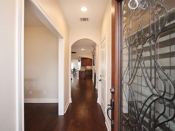 4th image of 107 Harbor Court Dr