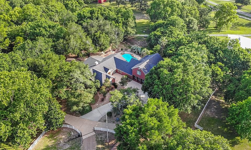 1st image of 610 Oak Creek Ct