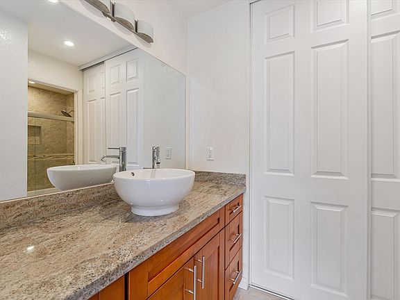 2nd image of 1724 Vista Del Sol