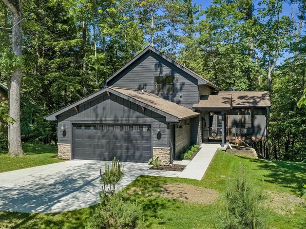 283 Alcan Dr, Baraboo, WI 53913