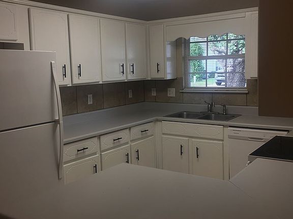2nd image of 199 Leeswood Cir