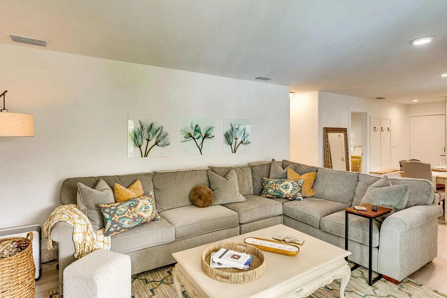 2 bed, 1.0 bath, 893 sqft, $3,496 — Photo 2