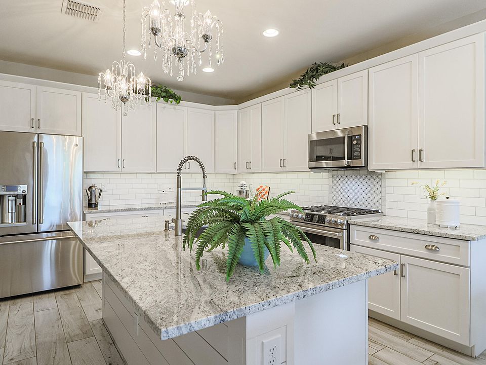 1st image of 105 W Winterberry Ave