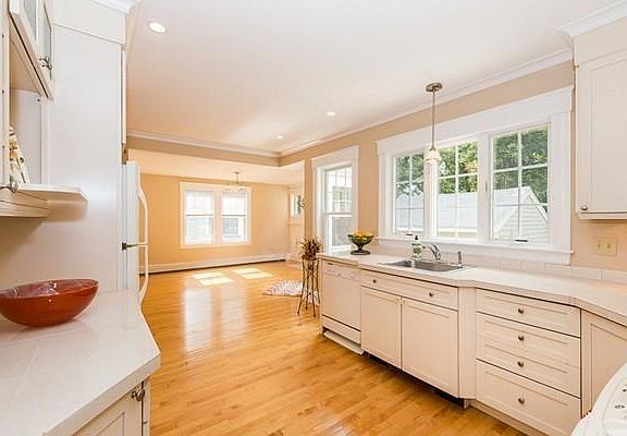 5th image of 18 Columbus Ave