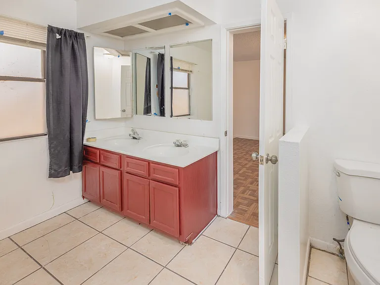 7351 W Oregon Ave — Photo 9
