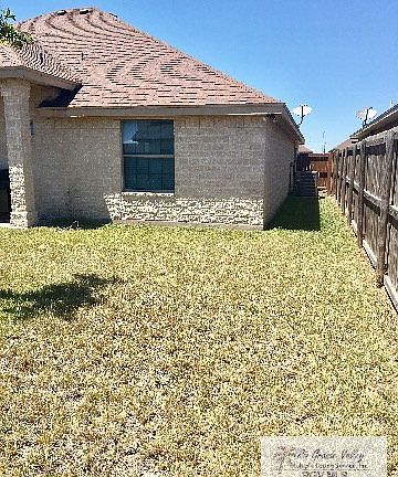 3rd image of 7117 Post Oak Cir