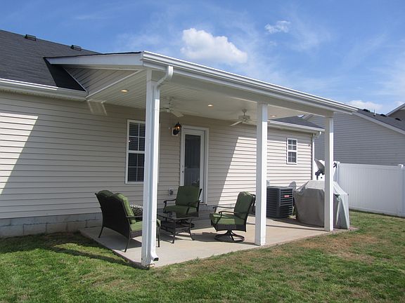 Nice Backyard/Covered Patio for Entertaining. Lots of Light & 2 Ceiling Fans!