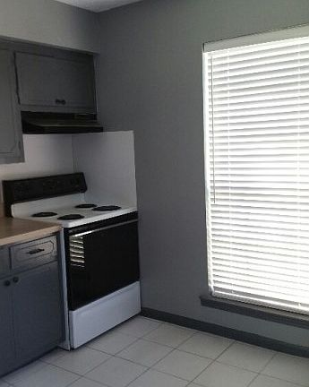 4th image of 1153 N Burbank Dr
