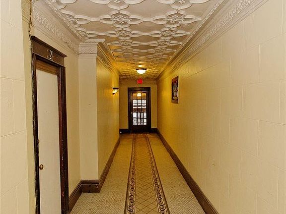 4th image of 582 Park Ave