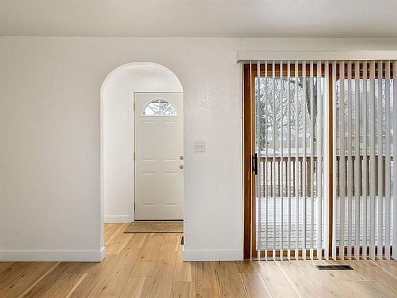 4th image of 1210 Cora Avenue