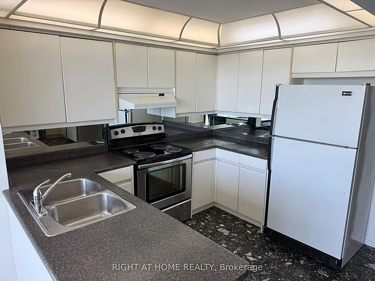7300 Yonge St #1604 — Photo 34