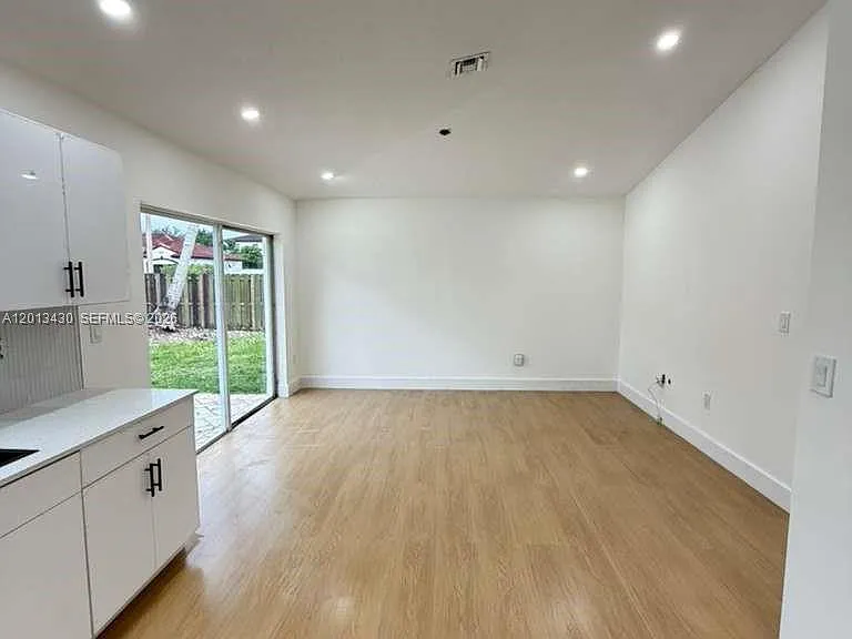 18121 SW 152nd Ct — Photo 5