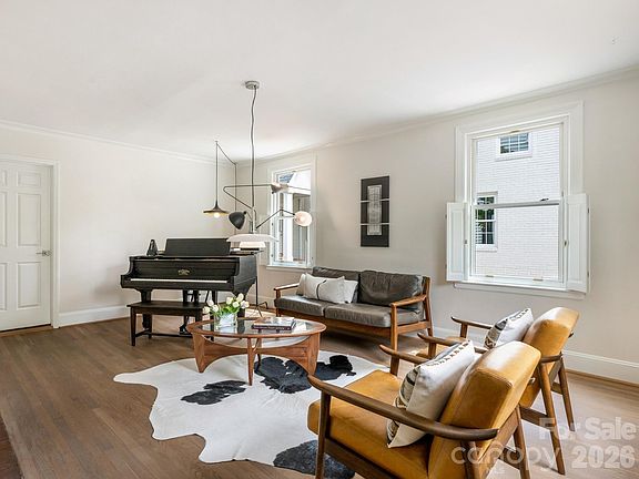 5th image of 225 Altondale Ave