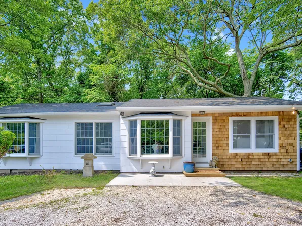 https://photos.zillowstatic.com/fp/42b4d2dae14517661e7ad882bc9e087f-p_e.webp