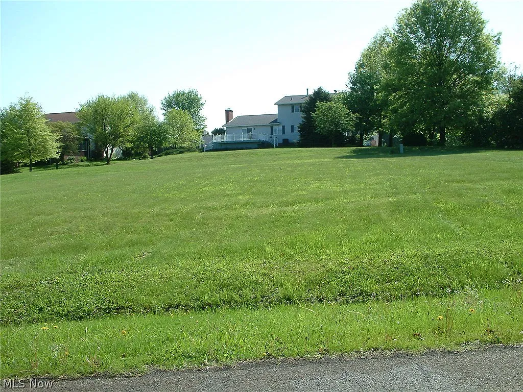 Lakefield Dr photo 1