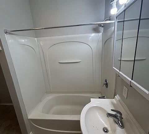 5th image of 607-609 E Fulton St Room 1