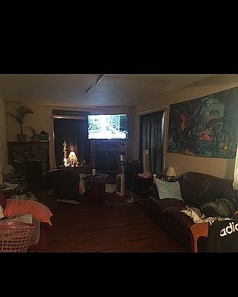 3rd image of 830 S Park St