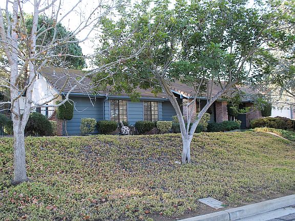2nd image of 1011 Valencia Ave