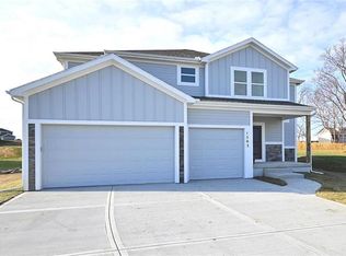 1503 Mary Cir, Smithville, MO 64089
