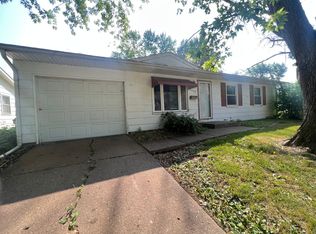 3329 Kimberly Downs Rd, Davenport, IA 52807