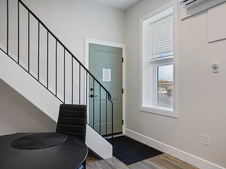 537 Talbot St — Photo 12