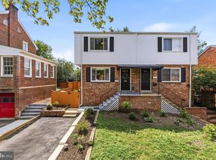 11 E Myrtle St #1/2, Alexandria, VA 22301