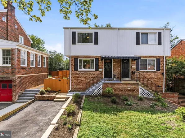11 E Myrtle St #1/2, Alexandria, VA 22301
