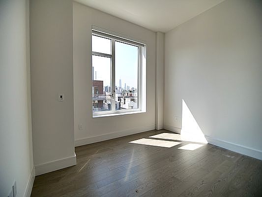 5th image of 510 E 14th St #602
