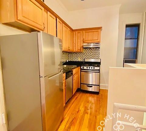 4th image of 8 Garden Pl APT 3
