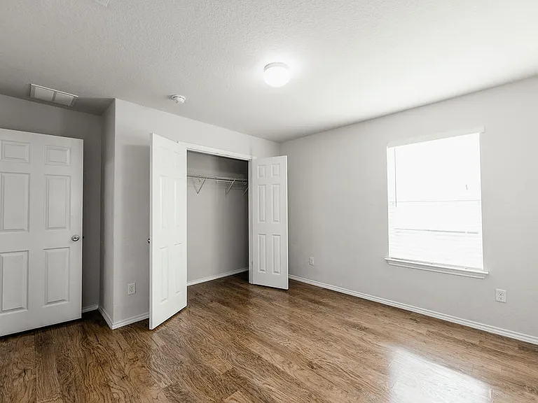 24370 Invitation Oak — Photo 28