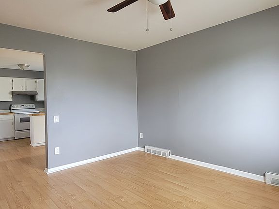 5th image of 34475 Jefferson Ave