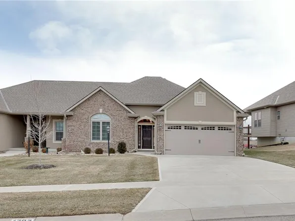 4707 Stonebridge Dr W, Saint Joseph, MO 64505