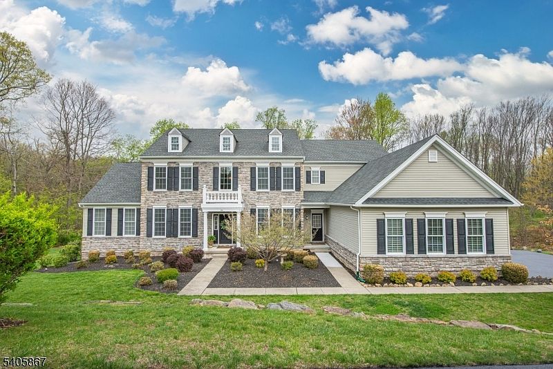 1st image of 49 Sovereign Dr