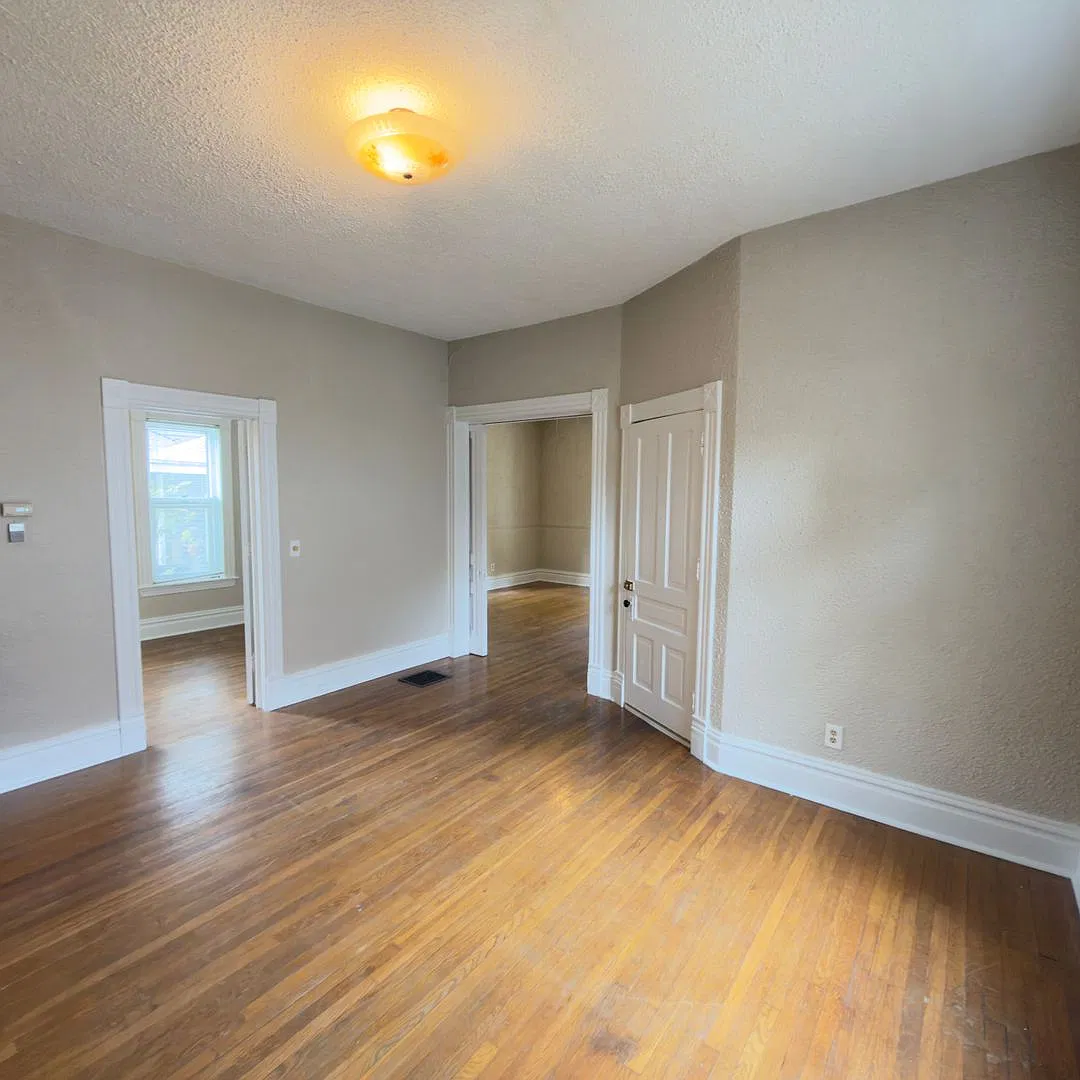 01781 - Jackson 716 — Photo 2