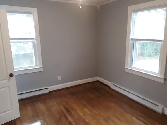 3rd image of 22 White Oak Dr
